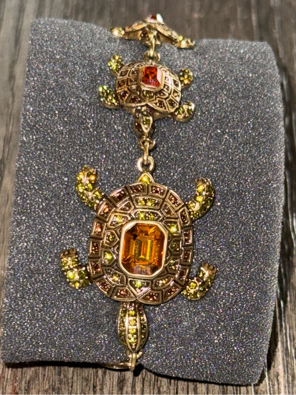 Heidi Daus "Slow Poke" Crystal Turtle Link
Bracelet - Picture 4 of 9